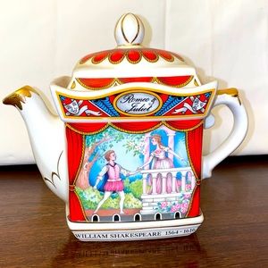 Sadler Romeo and Juliet Tea Pot